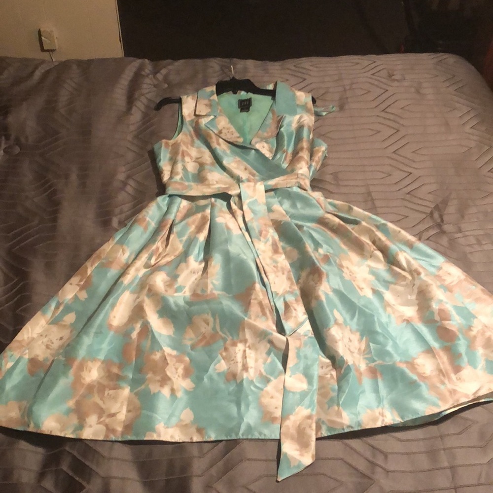 JH Collectibles Sea foam, tan, and beige dress. Perfect for special occasions
